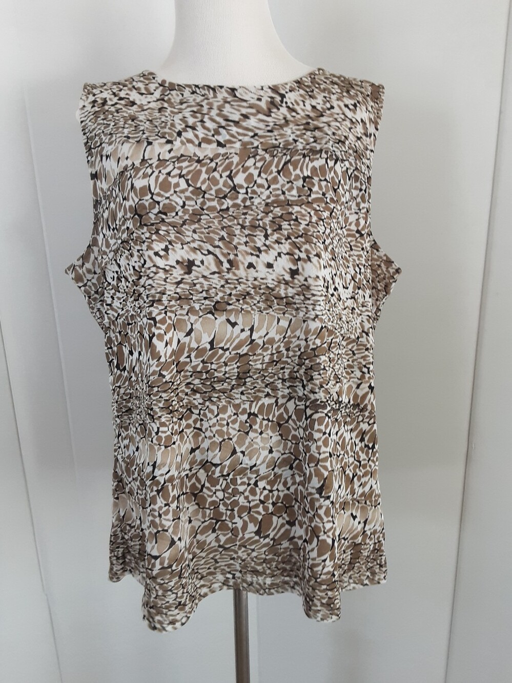 DANA BUCHMAN Sleeveless Tiered Taupe Abstract Print Shell Blouse Sz XL